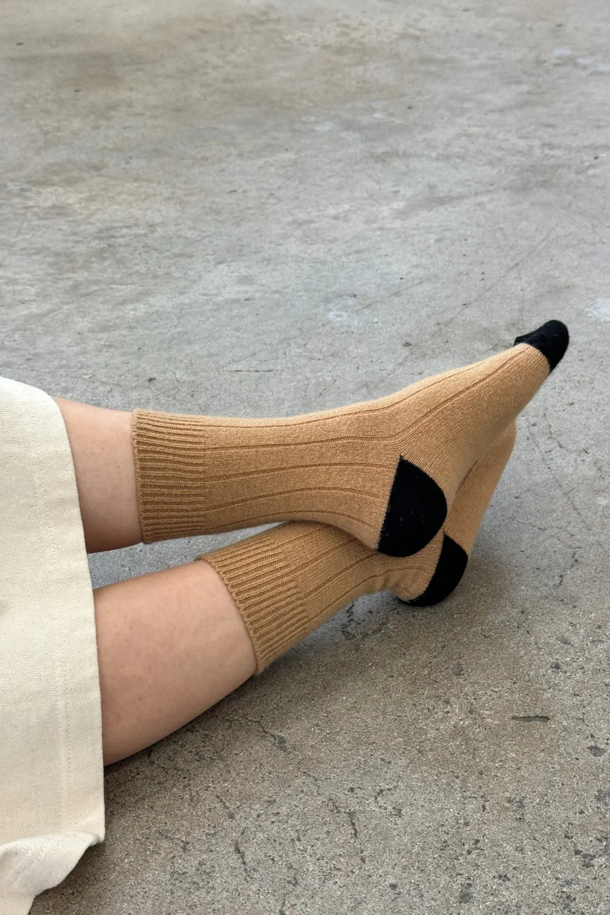 CLASSIC CASHMERE SOCKS CAMEL