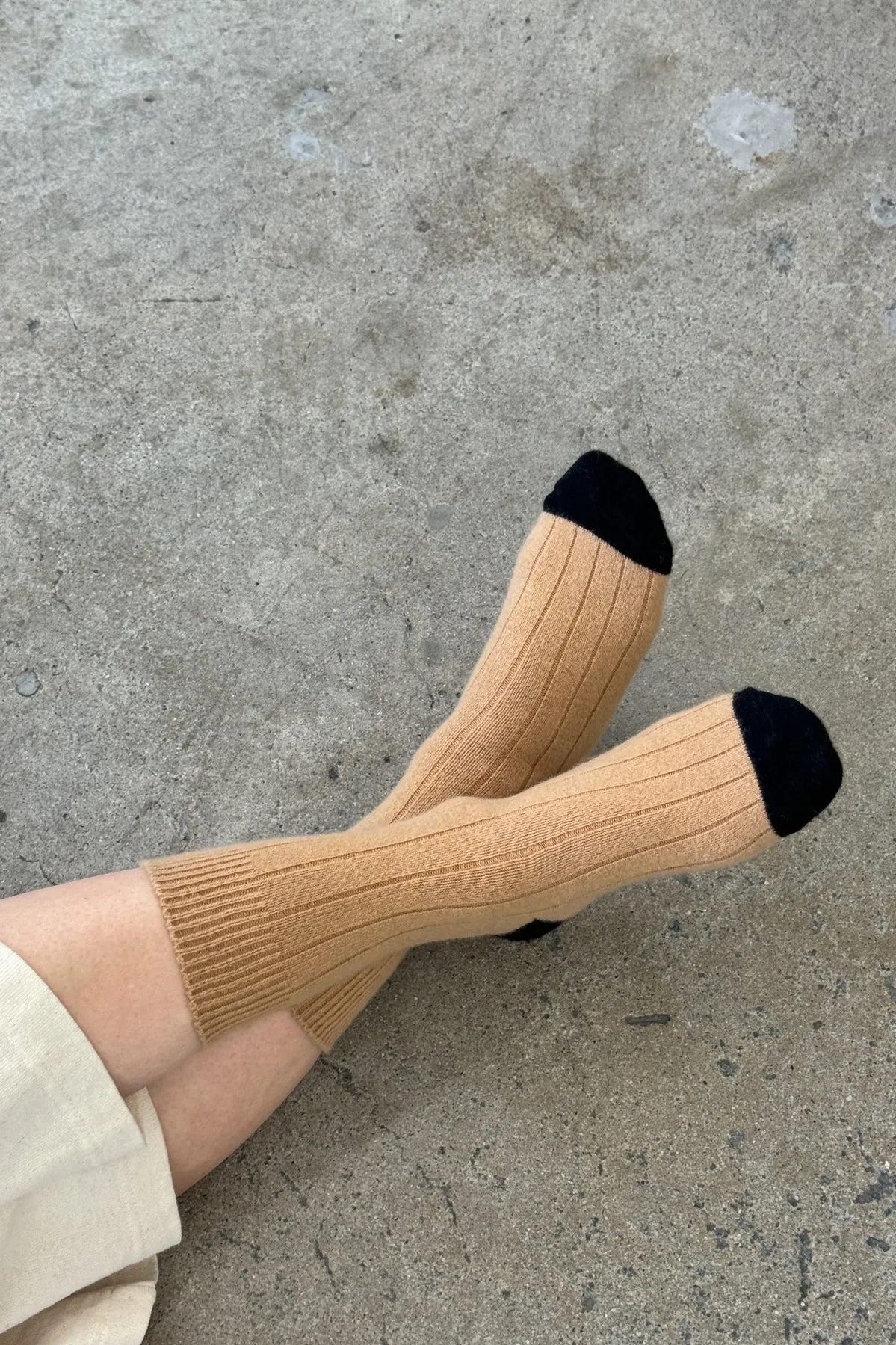 CLASSIC CASHMERE SOCKS CAMEL
