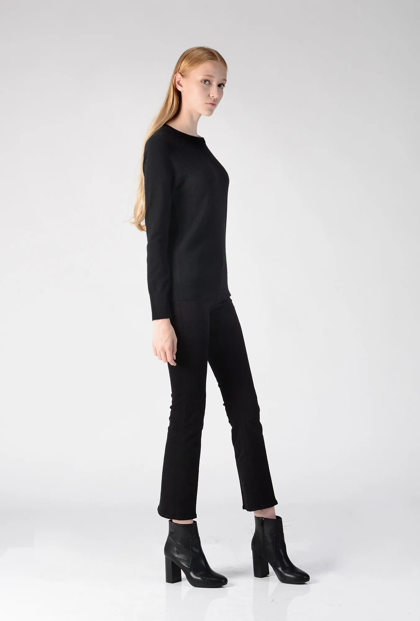 Classic Crew Neck Sweater_Black