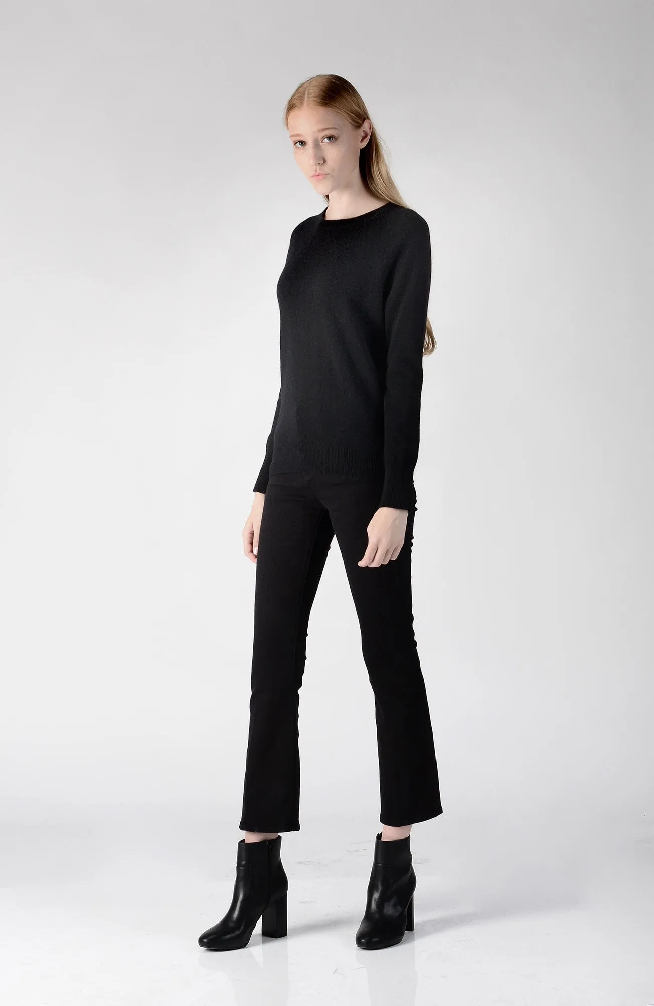 Classic Crew Neck Sweater_Black