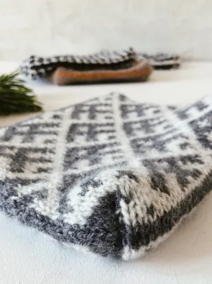 Makeup bag with Estonian pattern by Önling, advent 2019, No 2 knitting kit