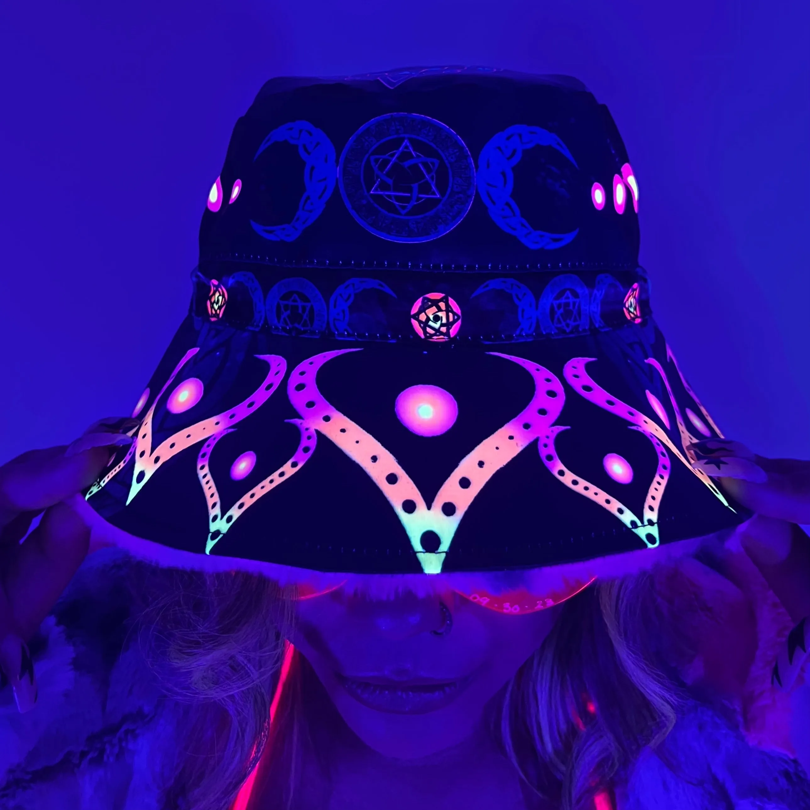 Wolf Reversible Bucket Hat