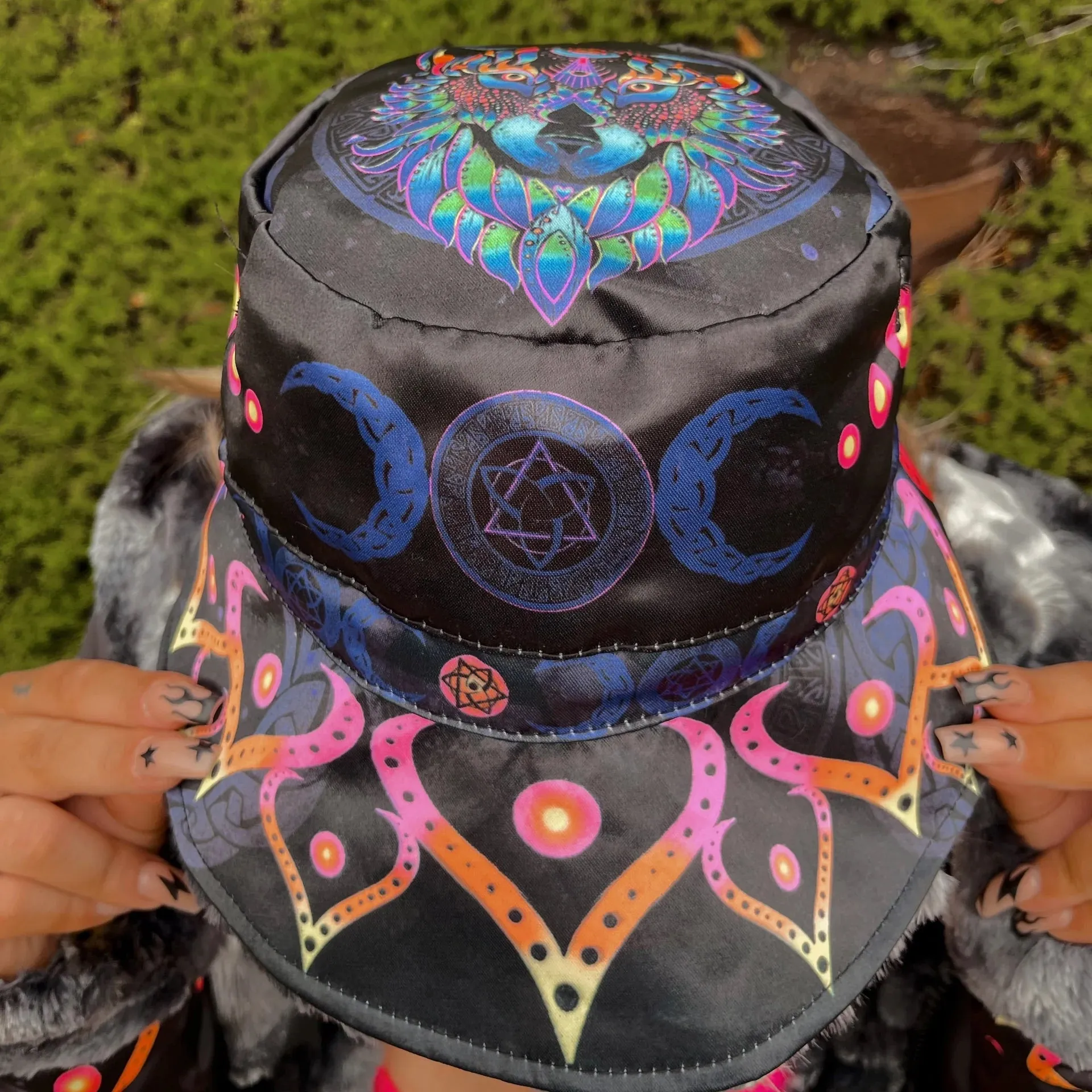 Wolf Reversible Bucket Hat