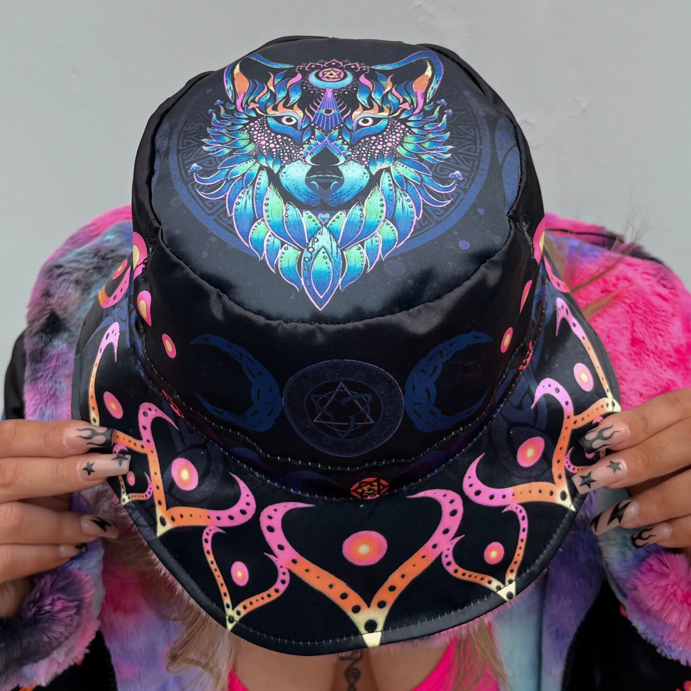 Wolf Reversible Bucket Hat